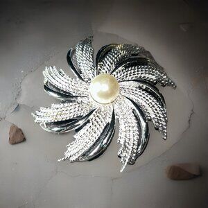 Vintage Silver Tone 1969 Sarah Coventry Brooch Silvery Sunburst Signed 2.5”